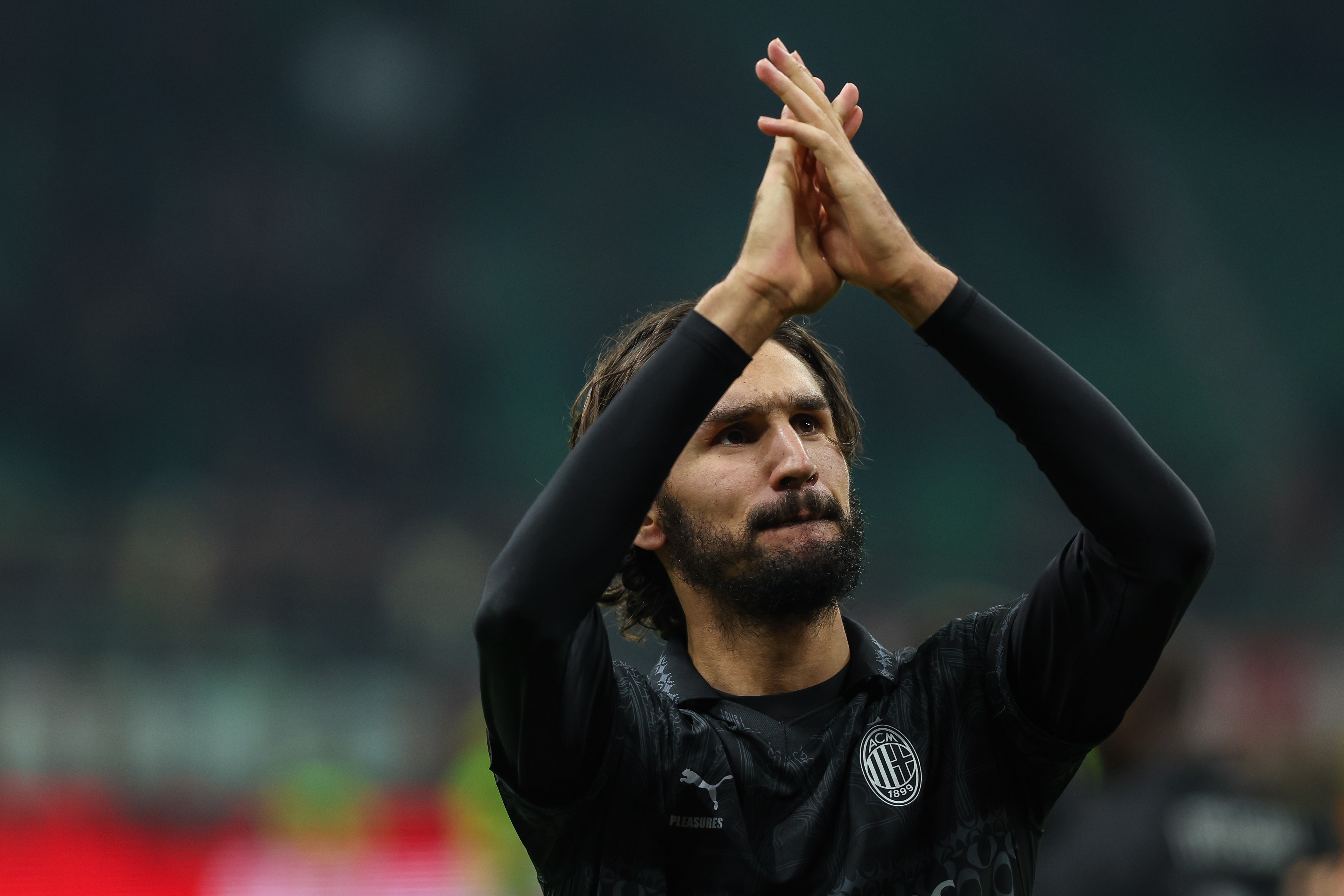 开云娱乐-斯基拉：萨索洛再次联系米兰询问阿德利情况，米兰愿意出售球员