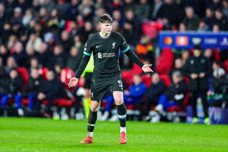 开云娱乐-TA：利物浦和20岁中场麦康奈尔续约5年，球员将租借加盟阿贾克斯